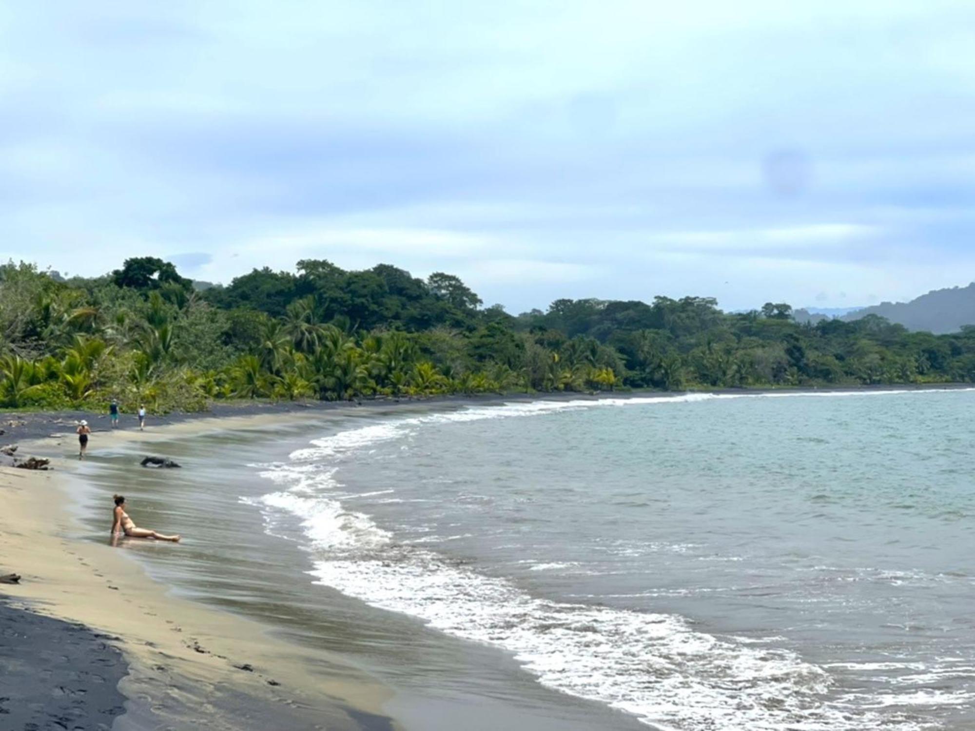 Holiday home Casa Blanca Beachfront House With Shared Pool Access Pangea *