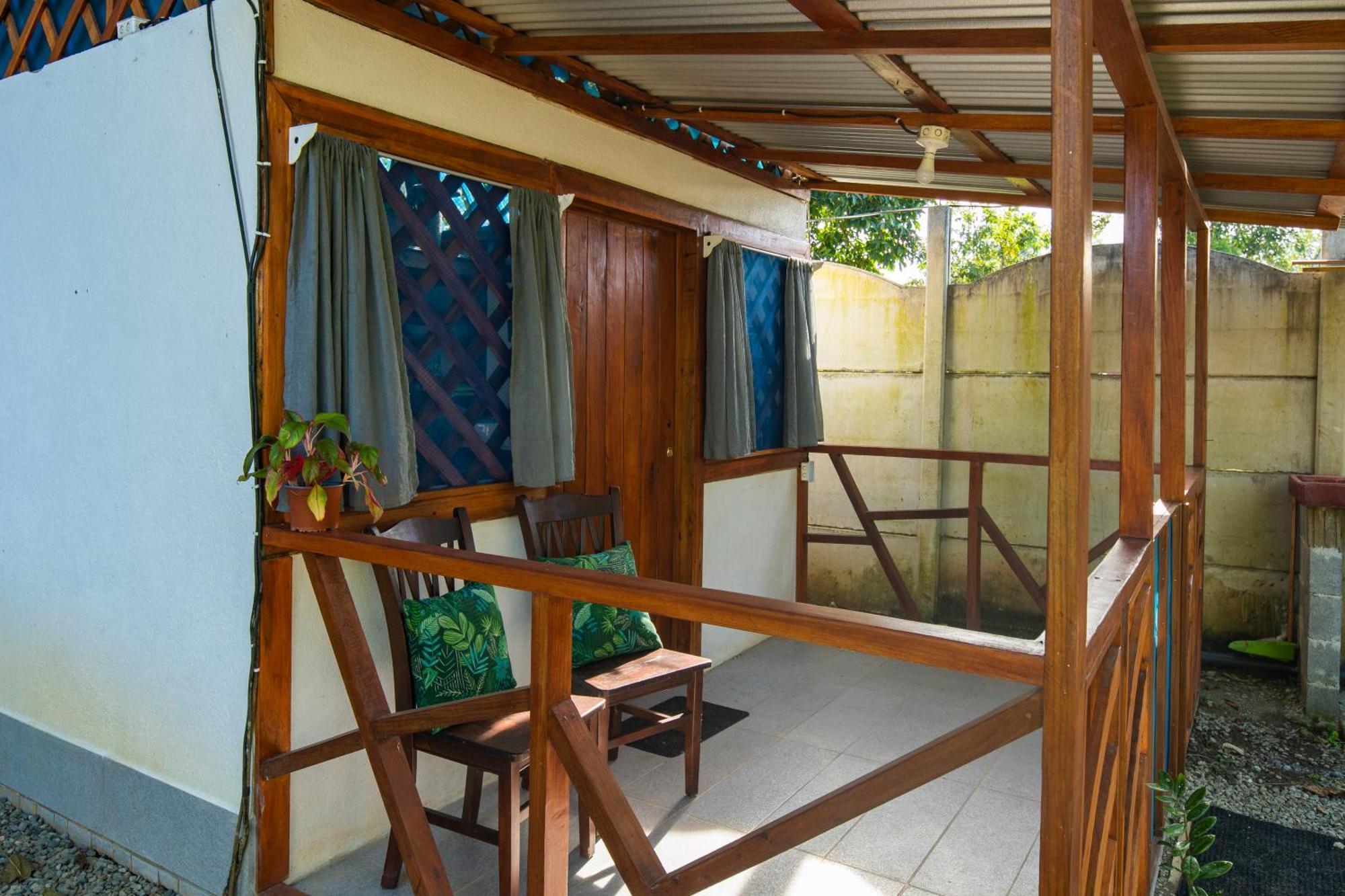 Casa Blanca Beachfront House With Shared Pool Access Pangea Holiday home Manzanillo (Limon)
