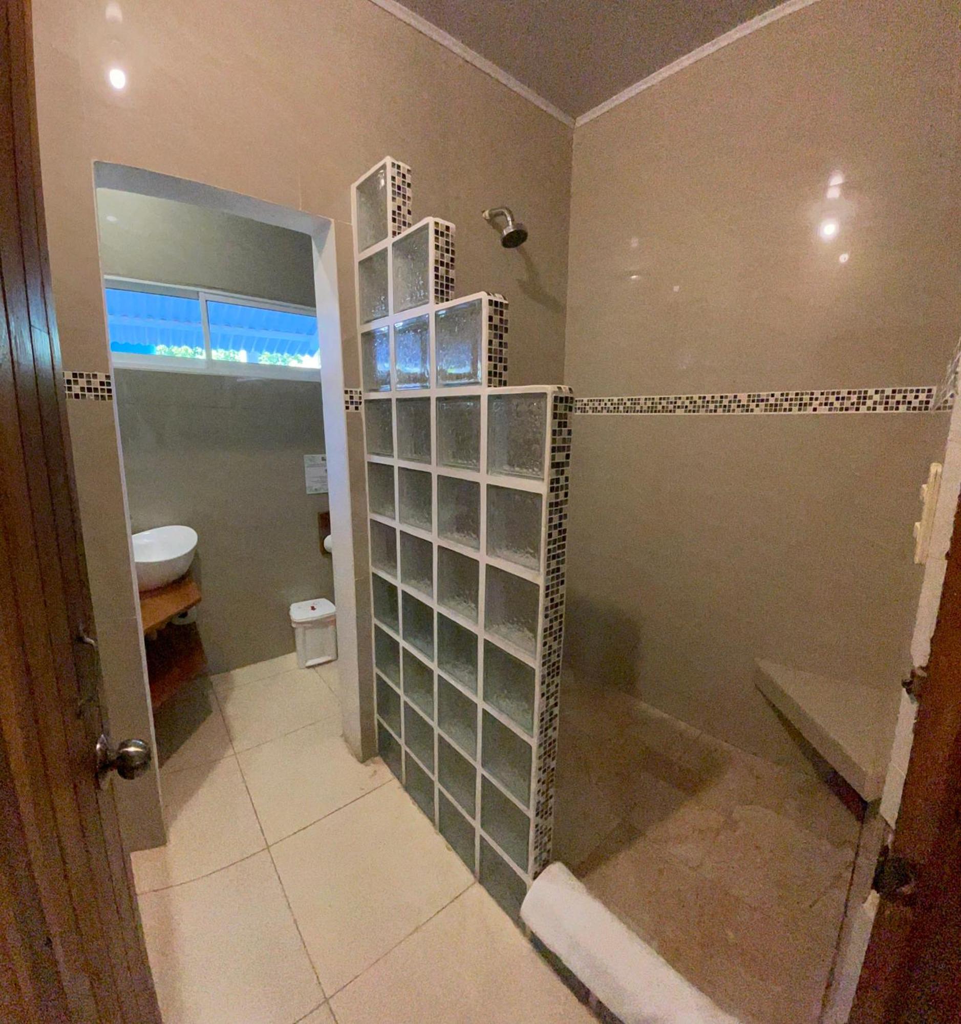 Casa Blanca Beachfront House With Shared Pool Access Pangea * Manzanillo (Limon)