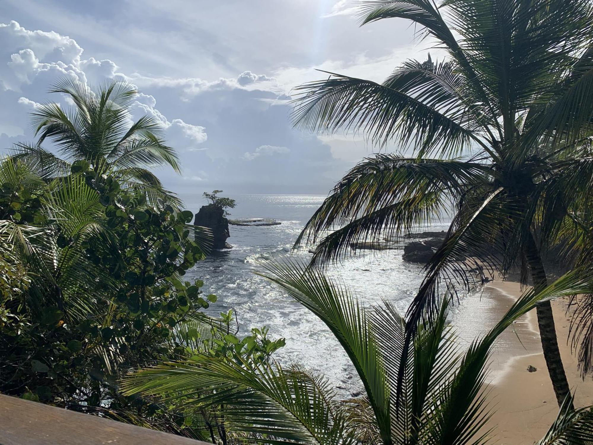 Holiday home Casa Blanca Beachfront House With Shared Pool Access Pangea *